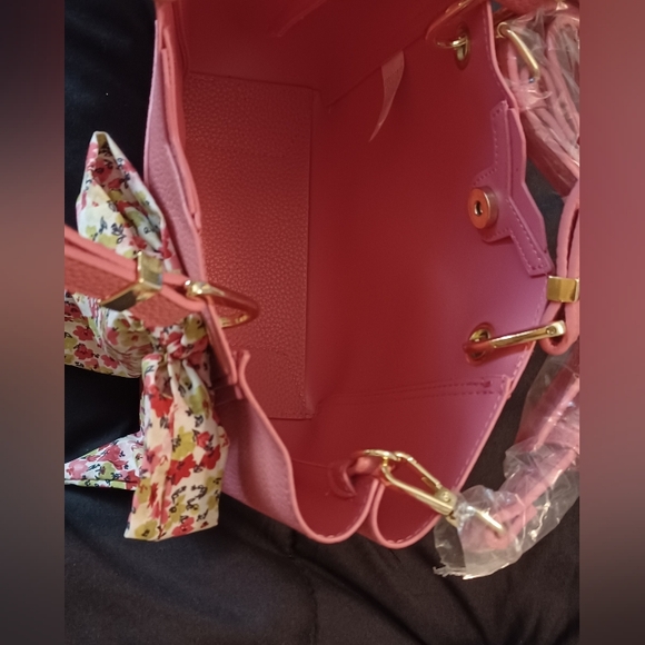 Steve Madden "Rasberry BKARTA" Handbag - Picture 3 of 16